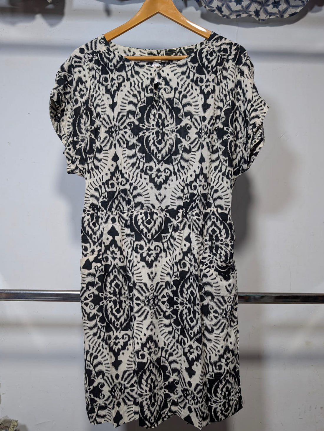 Monochrome Ikat Damask Short-Sleeve Dress